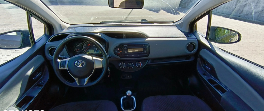 Toyota Yaris cena 23999 przebieg: 270000, rok produkcji 2015 z Wałbrzych małe 277
